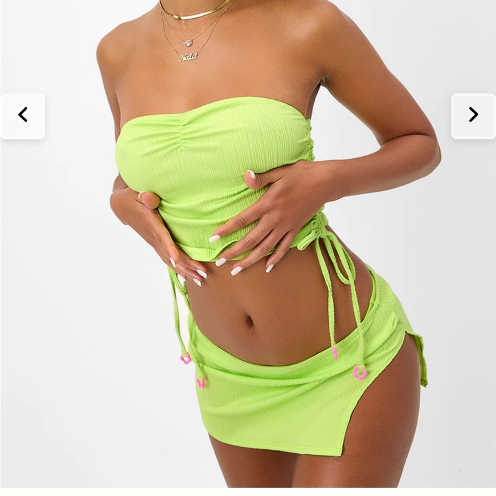 New with tags Paloma Plissé Set